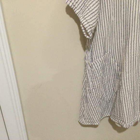 Flared top by Habitat clothing. Size large/extra large. Soft neutral with black - Picture 2 of 3